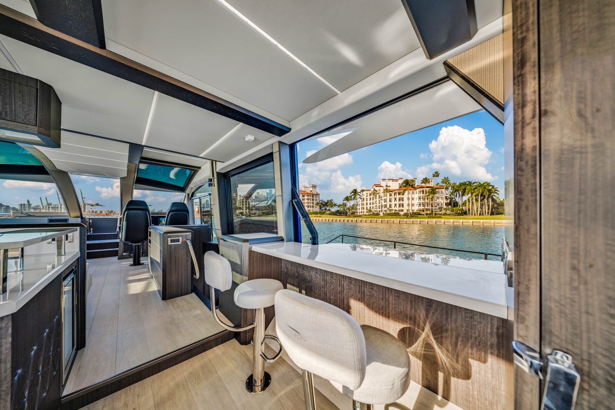 Seven Seas main salon lounge